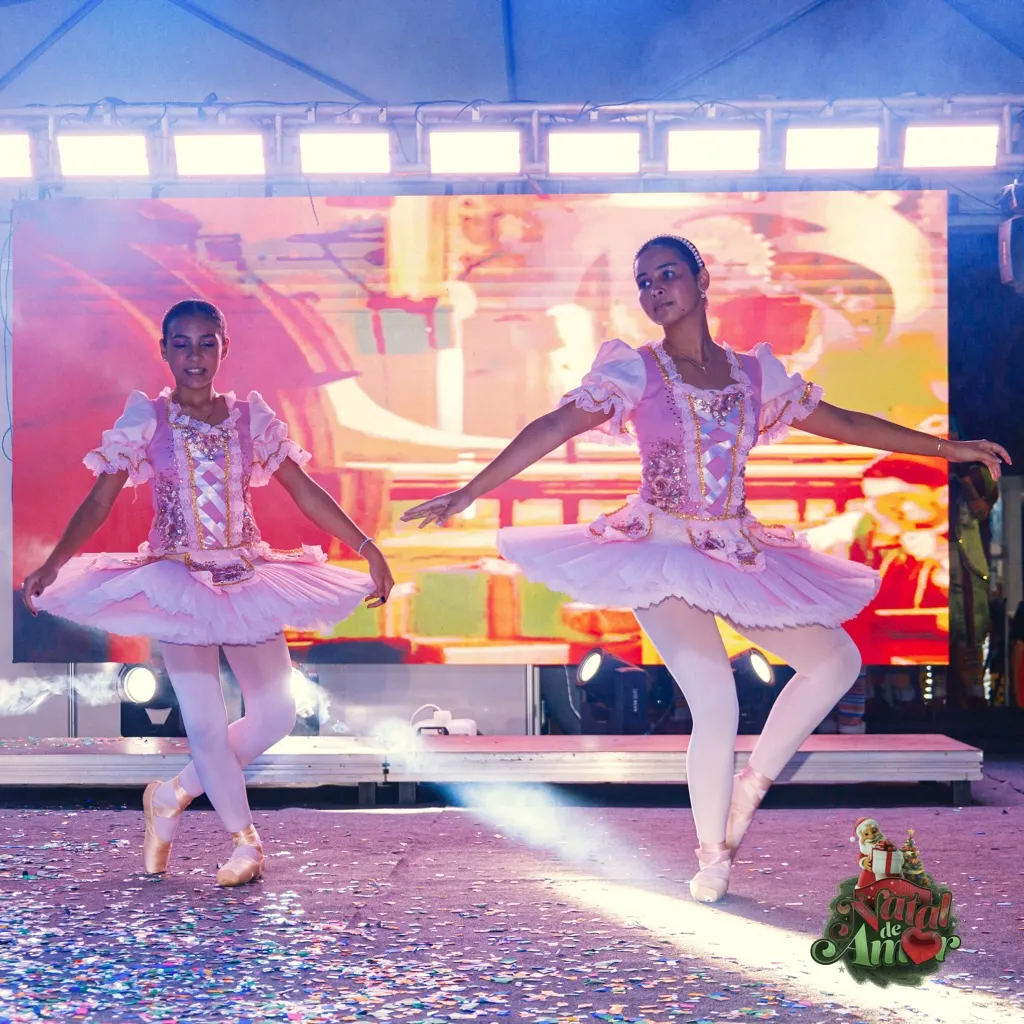 A magia do Natal já chegou em Tucumã! 🥰No Natal de Amor o Coleivo de Artes Evoé estreou o music (4)