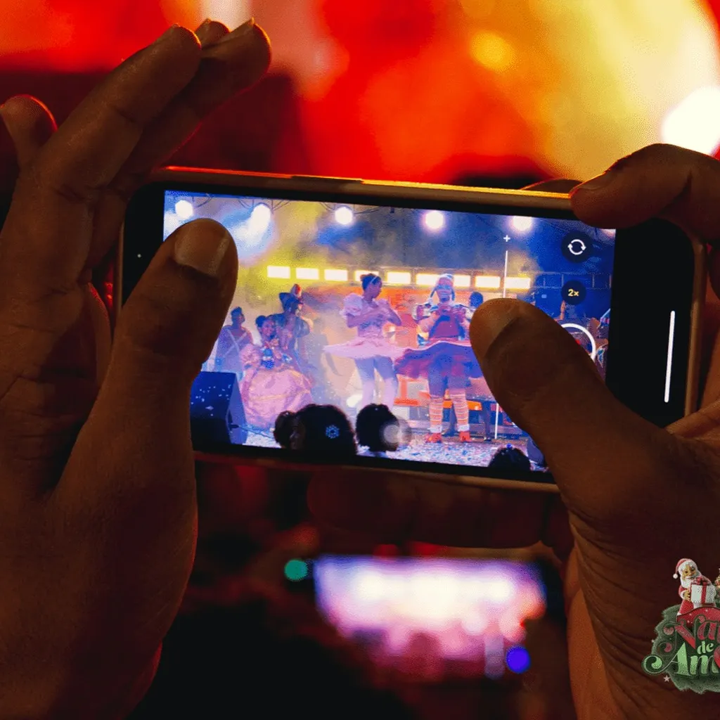 A magia do Natal já chegou em Tucumã! 🥰No Natal de Amor o Coleivo de Artes Evoé estreou o music (1)